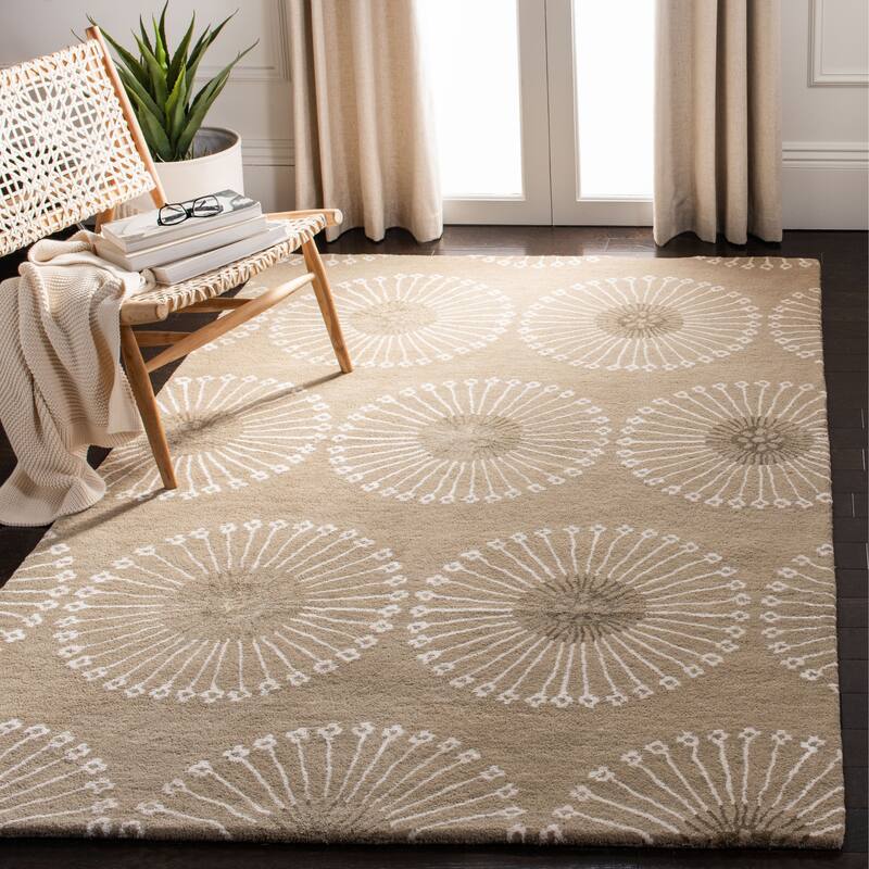 SAFAVIEH Handmade Soho Chimere Dandelion Pattern New Zealand Wool - 3' 6" x 5' 6" - Beige/Brown - Runner/Rectangle