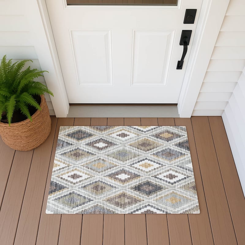 Machine Washable Indoor/ Outdoor Global Geo Chantille Rug - Taupe - 1'8" x 2'6"