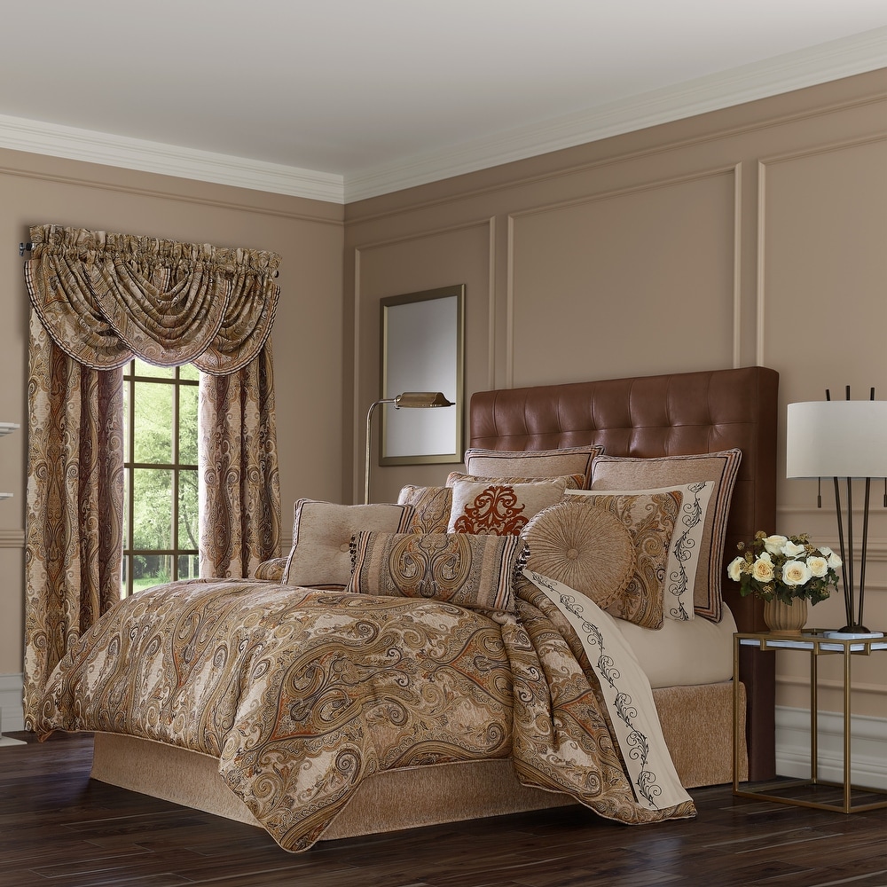Luxe Master Bedroom with Gold and White Wallpaper Feature Wall -  Transitional - Closet - Austin - by Paper Moon Painting