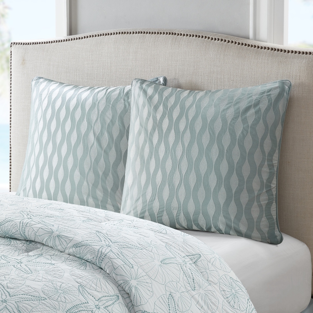 Quilt set top with euro shams