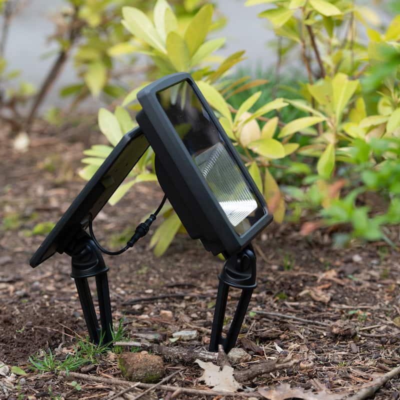 Black Aluminum Solar LED Flood Light for Landscape w/ Detachable Panel