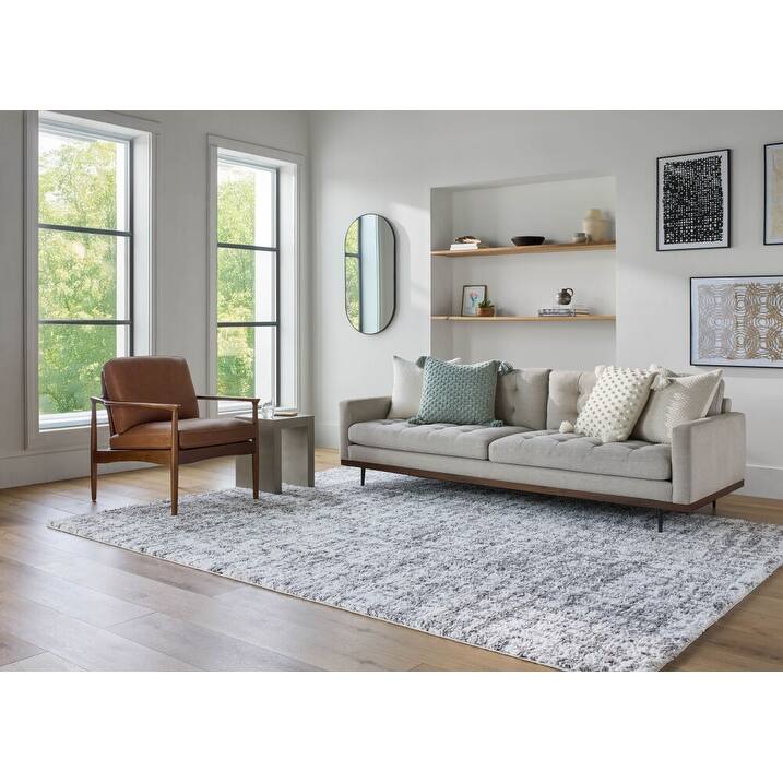 Livabliss Sacramento Shag Modern Area Rug - 5'3" x 7' - Grey/White