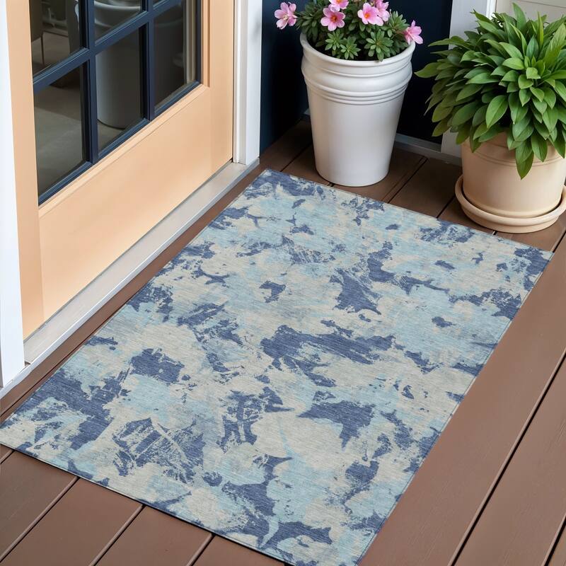 HomeRoots Floral Transitional Rectangle Outdoor Rug - 3' x 5'