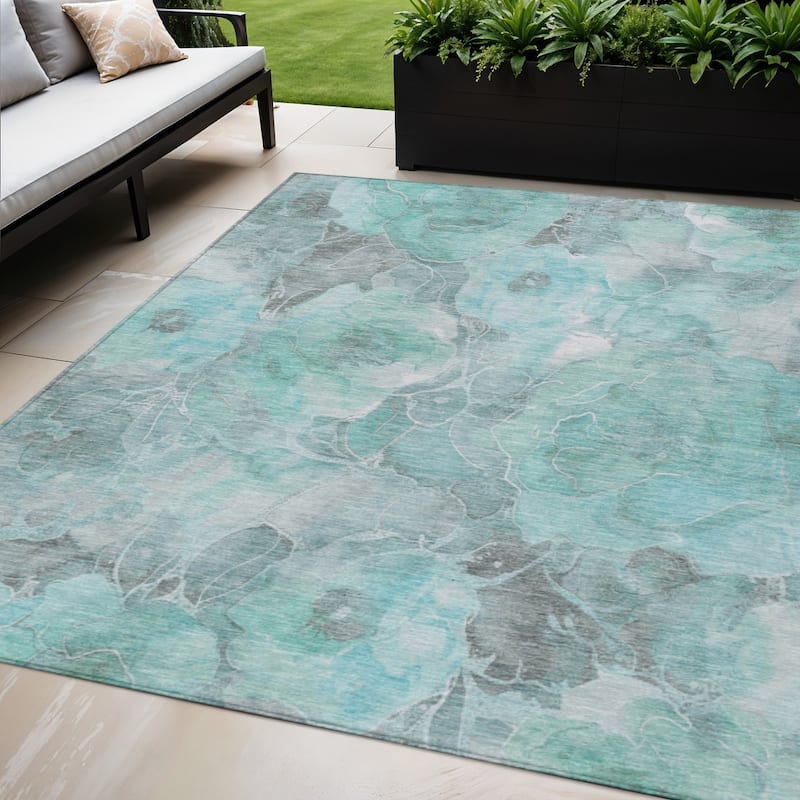 HomeRoots Floral Transitional Rectangle Outdoor Rug - 5' X 8'