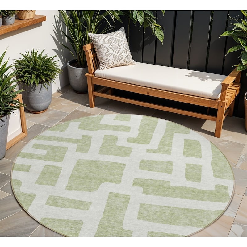 HomeRoots Abstract Transitional Rectangle Outdoor Rug - 8' Round