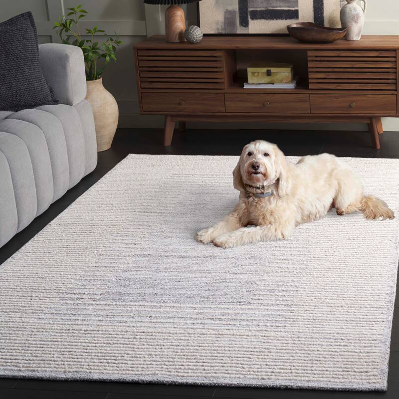 SAFAVIEH Handmade Abstract Saerin Wool Rug