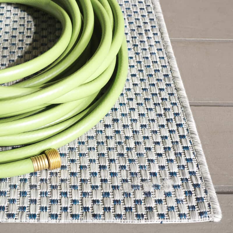 SAFAVIEH Courtyard Begajeta Indoor/Outdoor Waterproof Patio Backyard Rug.