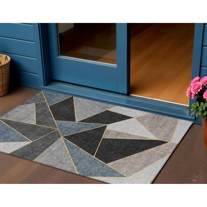 HomeRoots Geometric Transitional Rectangle Outdoor Rug - 3' x 5'