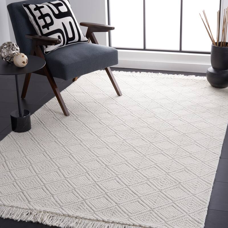 SAFAVIEH Handmade Marbella Ramije Modern Fringe Wool Rug - 6' x 9' - Ivory
