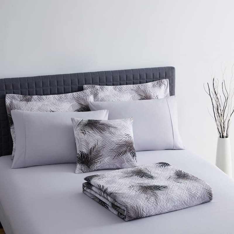 Empyrean Bedspread Coverlet Set - Summer Quilt with Fitted Sheet and Pillow Shams - All Season Printed Bedding Set