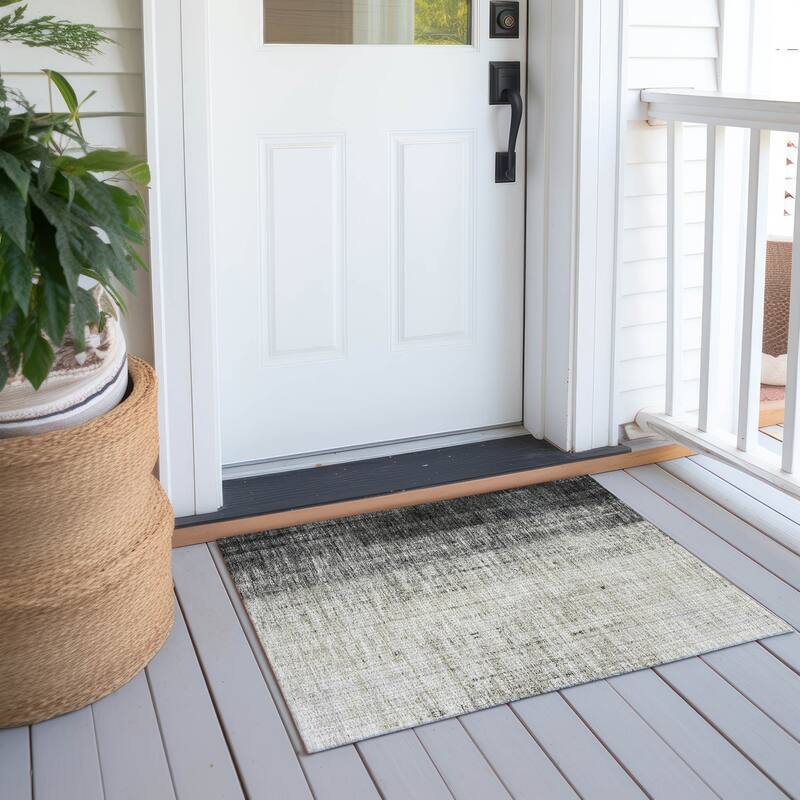 Machine Washable Indoor/ Outdoor Contemporary Ombre Chantille Rug - Beige - 1'8" x 2'6"