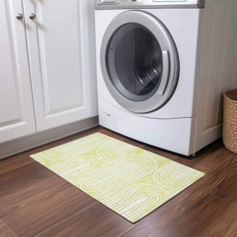 Machine Washable Indoor/ Outdoor Modern Vibes Chantille Rug - Green - 1'8" x 2'6"