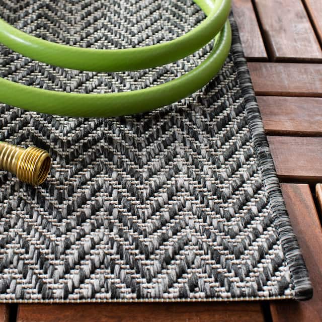 SAFAVIEH Courtyard Carolann Indoor/ Outdoor Waterproof Patio Backyard Rug