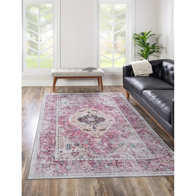 Traditional Tira Collection Area Rug