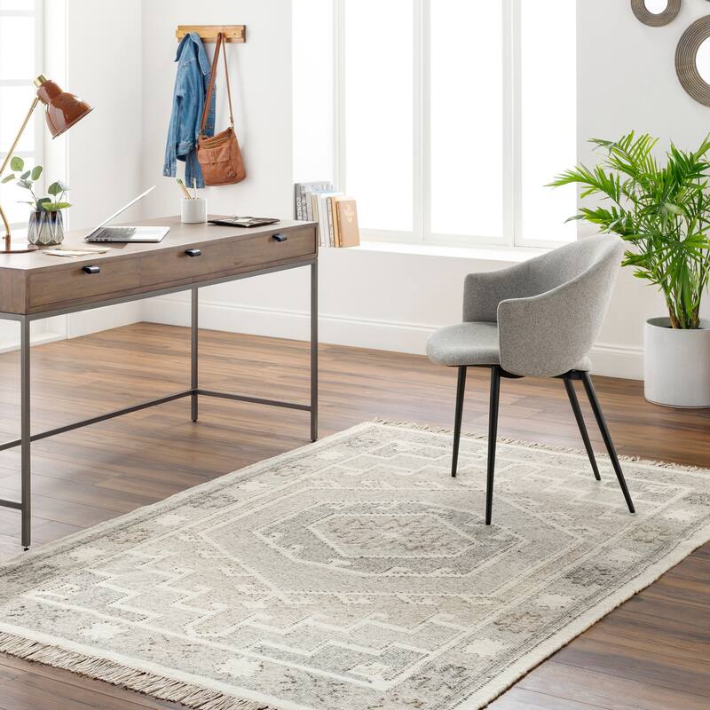 Bryant Traditional Area Rug - Gray/Cream - 8' x 10'