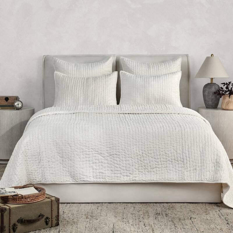 Dimitry 100% Rayon Velvet Quilt by Kosas Home