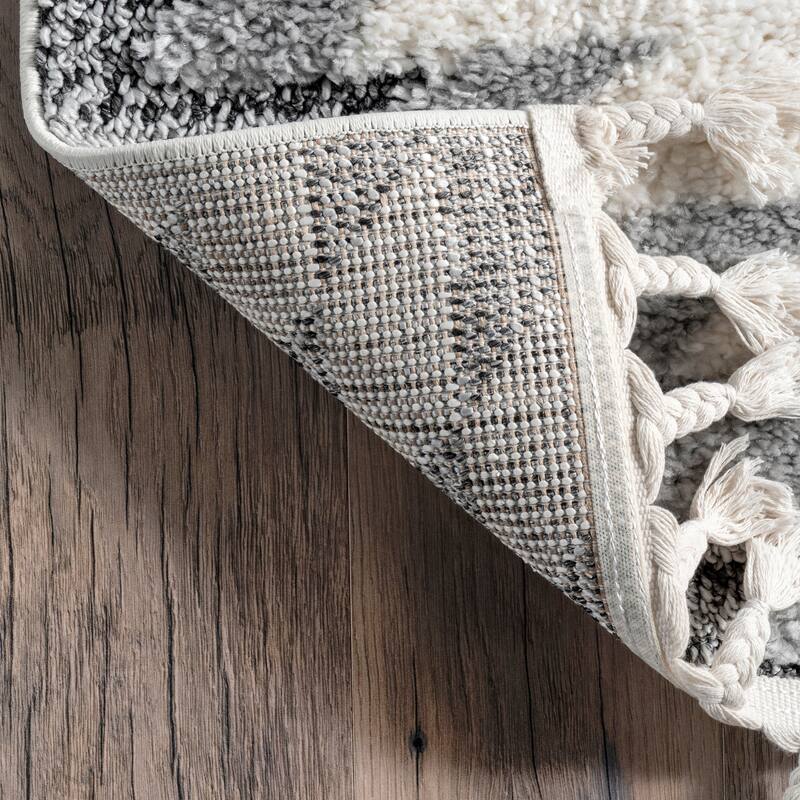 Nuloom Adelade Aztec High Low Shaggy Tassel Area Rug