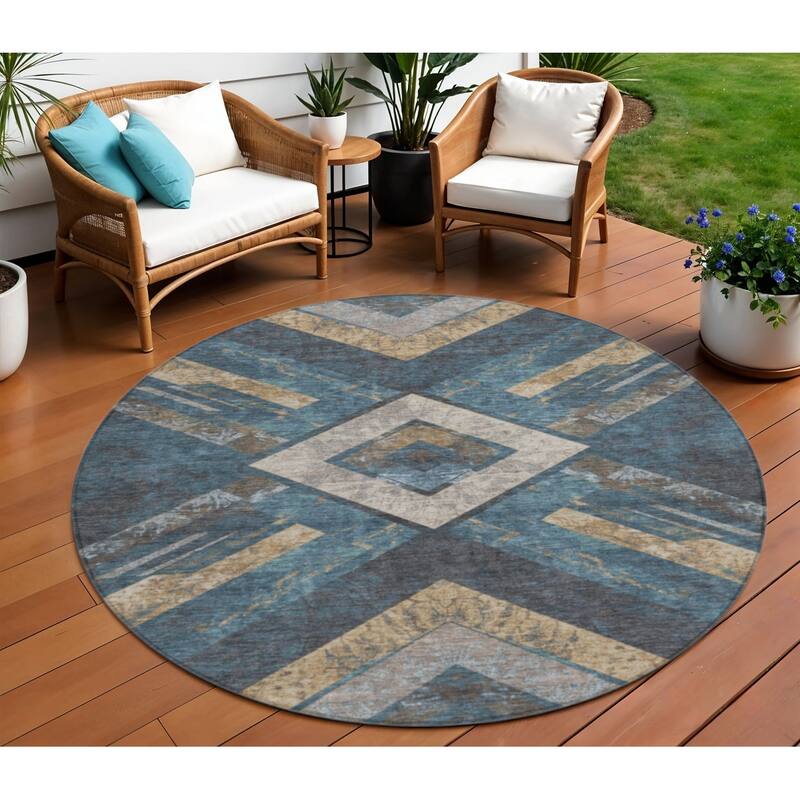 HomeRoots Geometric Transitional Rectangle Outdoor Rug - 8' Round