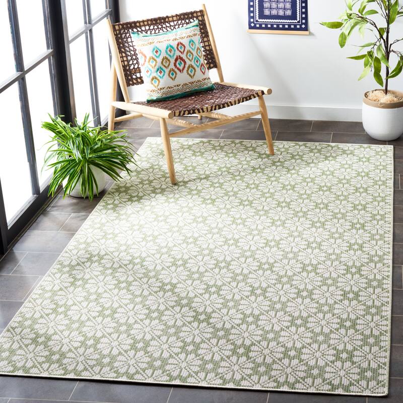 Martha Stewart by SAFAVIEH Matty Indoor/ Outdoor Rug - 4' x 6' - Green/Ivory