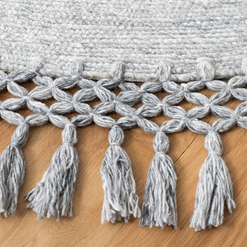 SAFAVIEH Handmade Sahara Iridian Tassel Rug