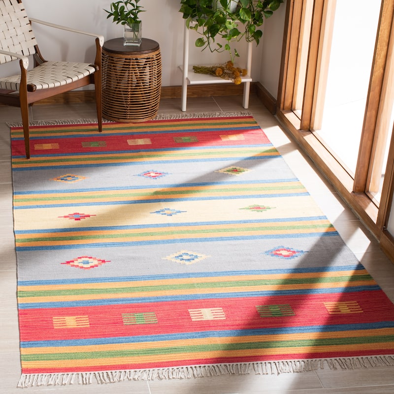 SAFAVIEH Handmade Flatweave Montauk Miruna Boho Tribal Cotton Rug - 4' x 6' - Blue/Red