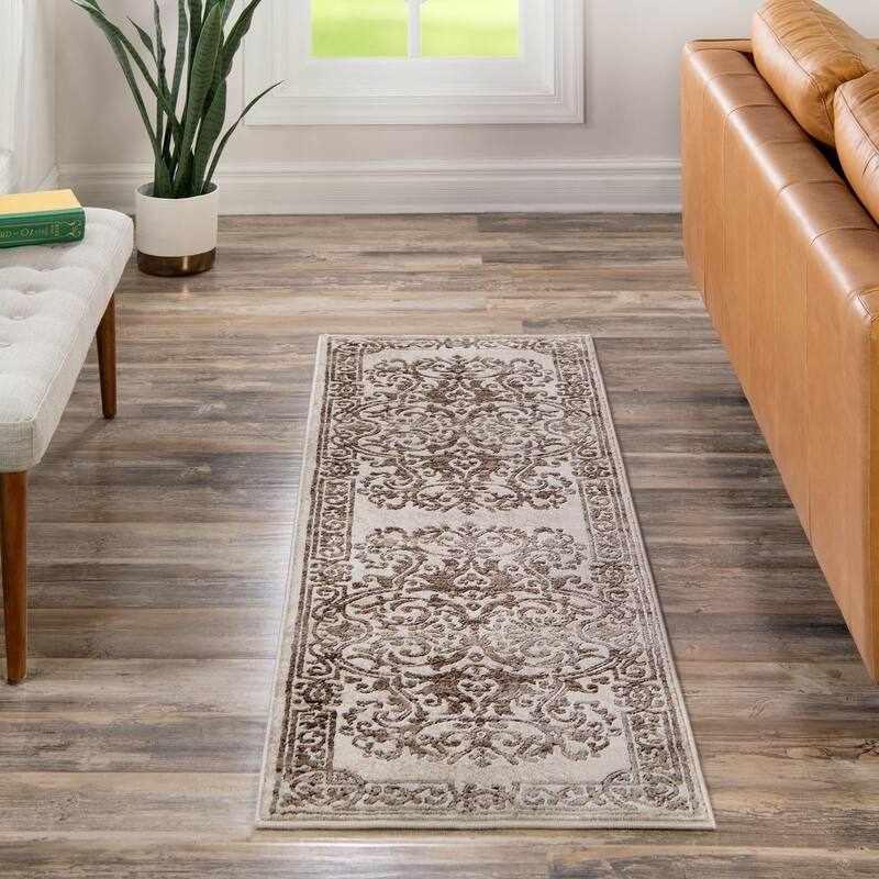 Traditional Wralvale Collection Area Rug