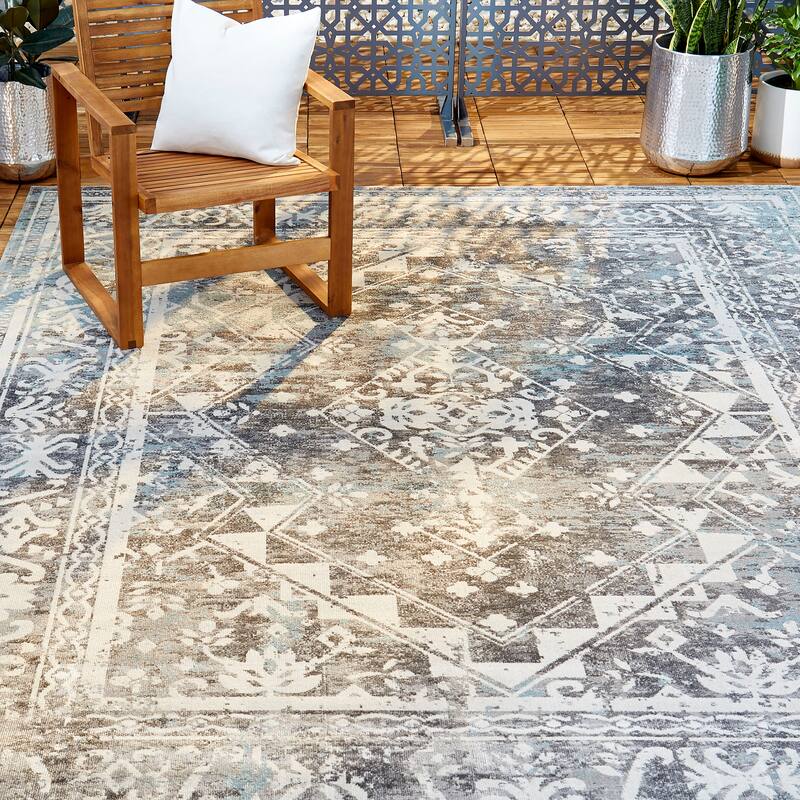Nicole Miller Patio Sofia Ivy Area Rug