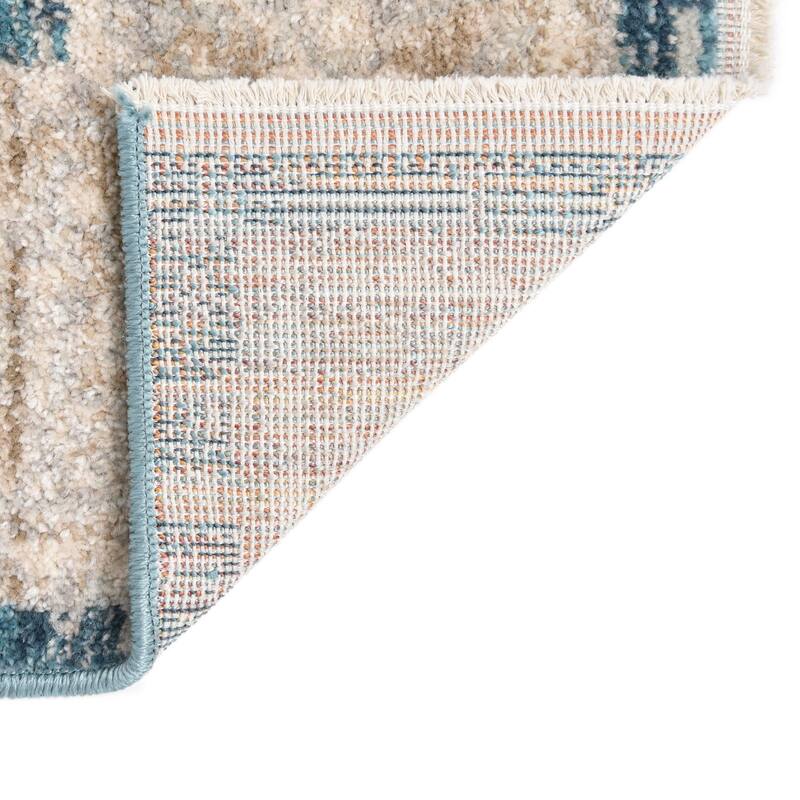 Traditional Nixa Collection Area Rug