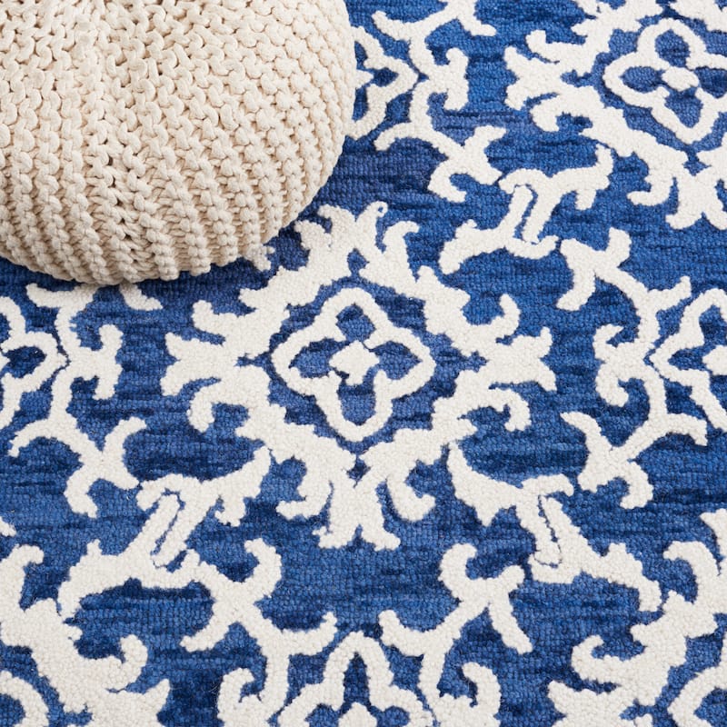 SAFAVIEH, Handmade Blossom Vesela Modern Floral Wool Rug