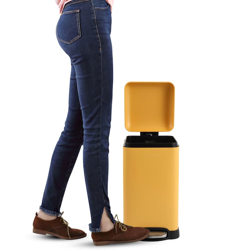 happimess Betty Retro Mini 3.2-Gallon Step-Open Trash Can
