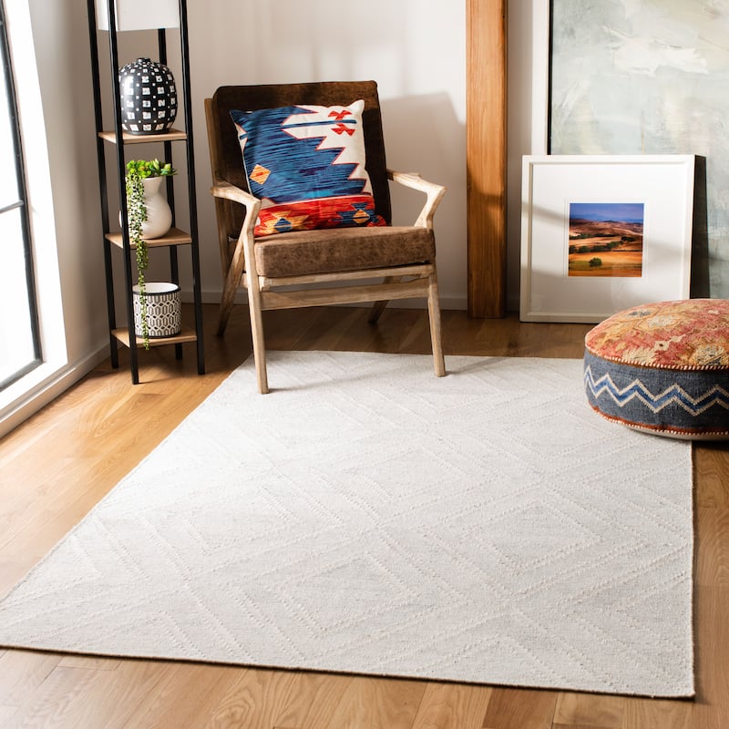 SAFAVIEH Handmade Flatweave Kilim Ana-Belen Wool Rug - 4' x 6' - Ivory/Ivory