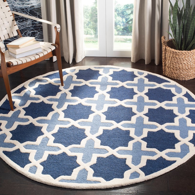 SAFAVIEH Handmade Cambridge Adelgund Modern Moroccan Wool Rug - 4' Round - Blue/Ivory