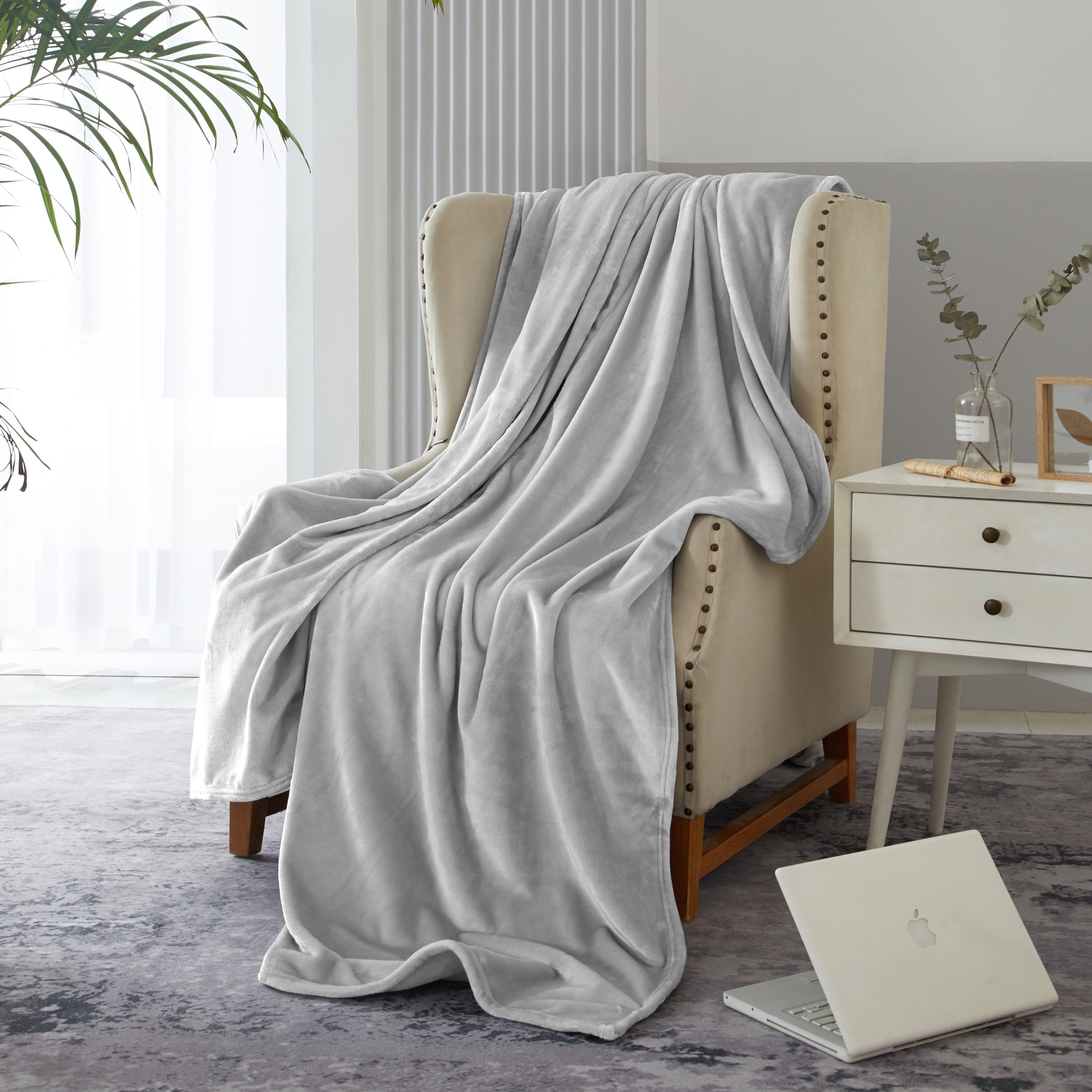 Serta So Huge Oversized Fleece Blanket Grey