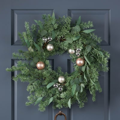 26" PineNeedle Wreath With Ball - Green