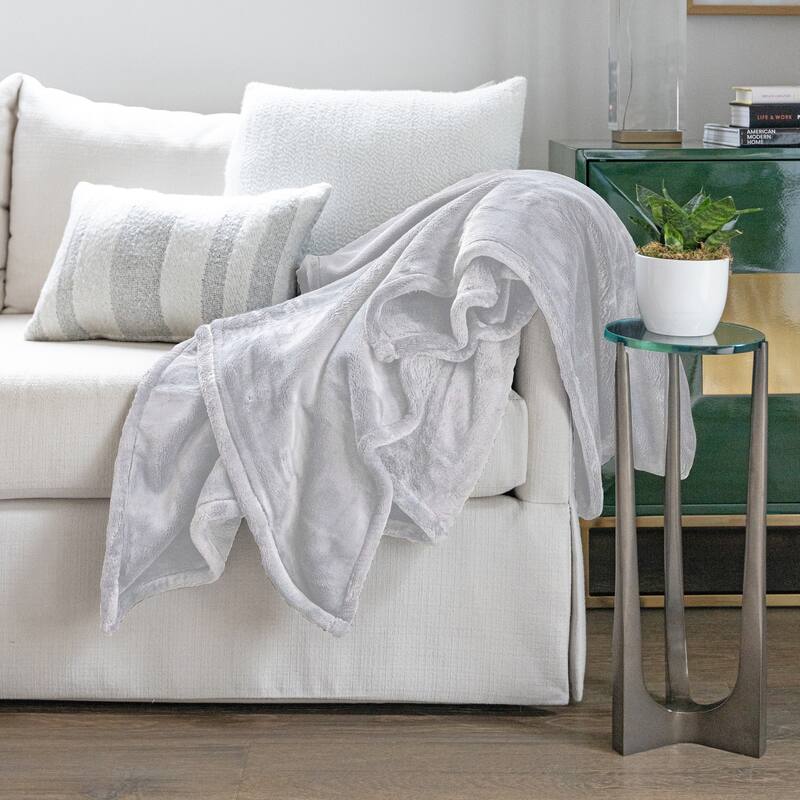 Jennifer Adams Cloud Ultra-Plush Throw - Whisper Gray