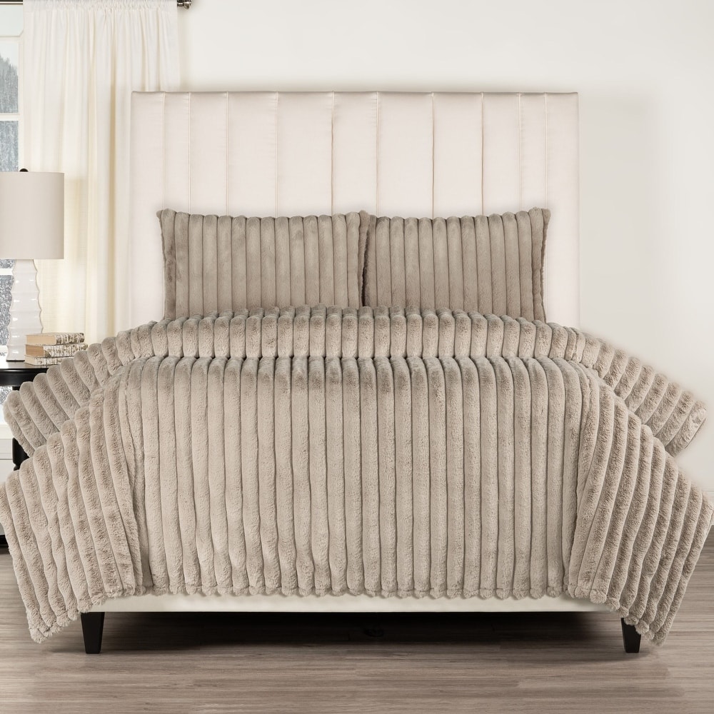 Siscovers Puff 4-Piece Luxury Ribbed Faux Fur Duvet Cover & Insert Set, Made in USA