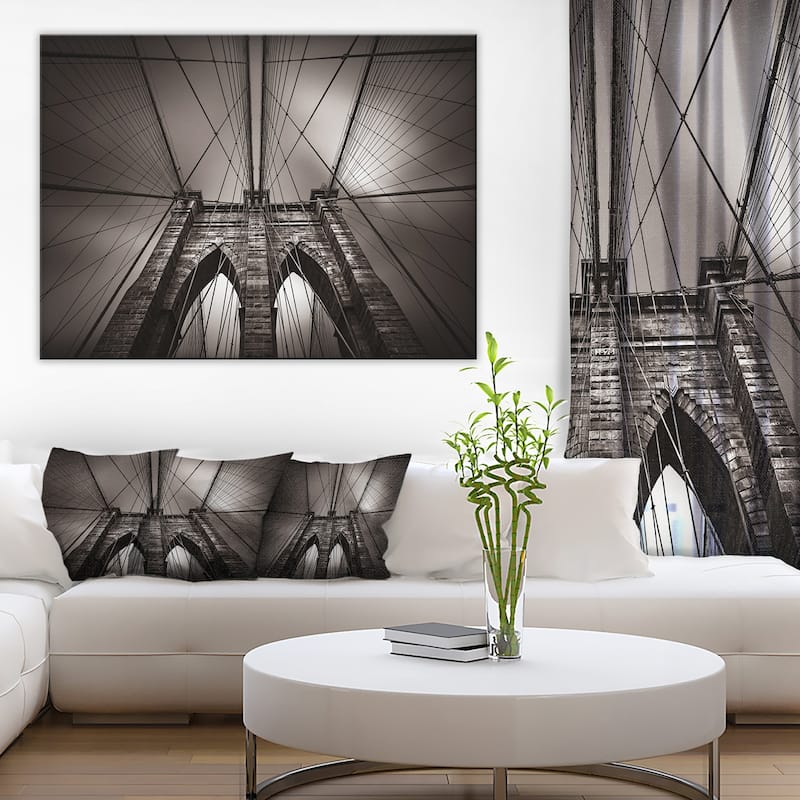 Designart "Brooklyn Bridge in NYC USA" Extra Large Cityscape Wall Art on Canvas - 40 in. wide x 30 in. high - 1 Panel
