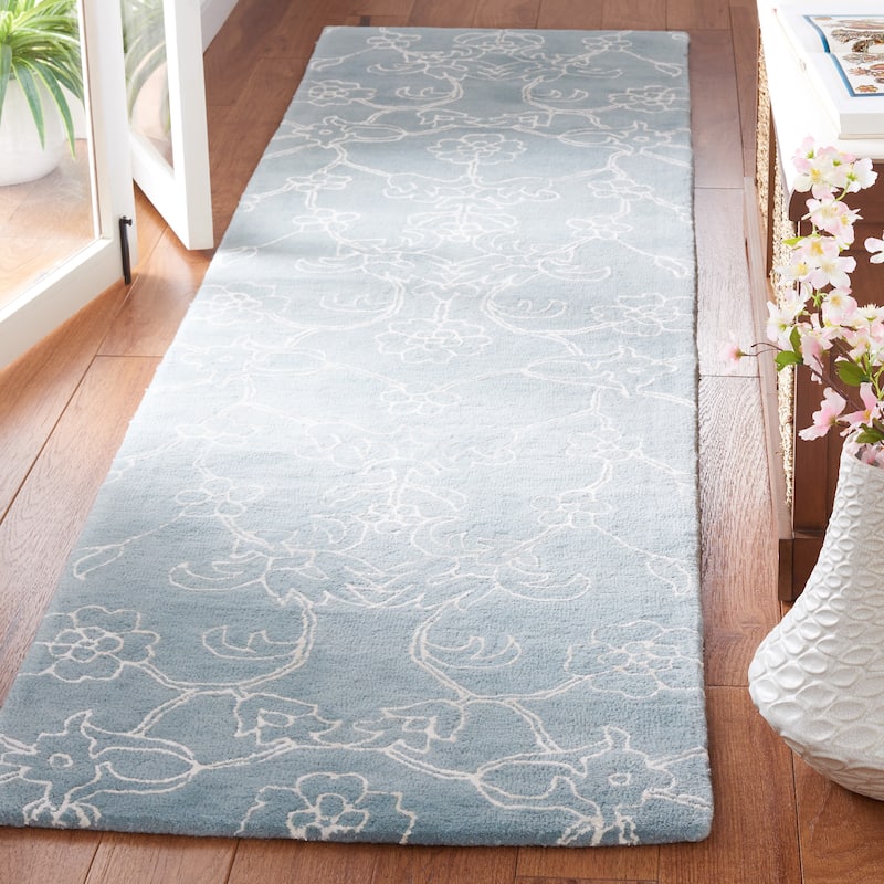 SAFAVIEH Handmade Fifth Avenue Timmie Floral New Zealand Wool - 2' 3" x 9' - Blue/Ivory