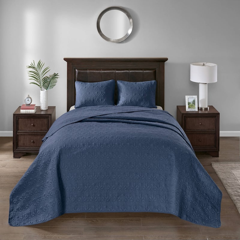 Madison Park Mansfield Reversible Oversized 3-piece Solid Texture Bedspread Quilt Set with Matching Shams