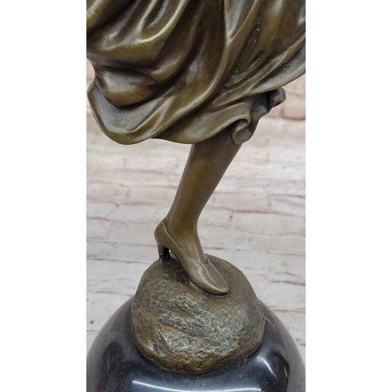 Female Figure In High Heels Flowing Dress - Art Deco Bronze Sculpture By Colinet