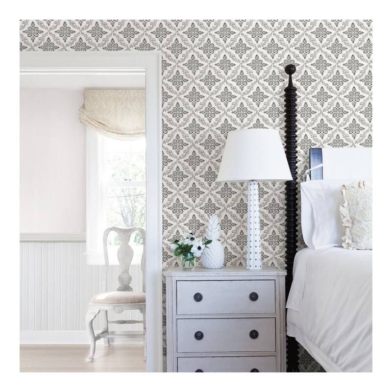 Chesapeake Wynonna Black Geometric Floral Wallpaper - 20.5 x 396 x 0.025