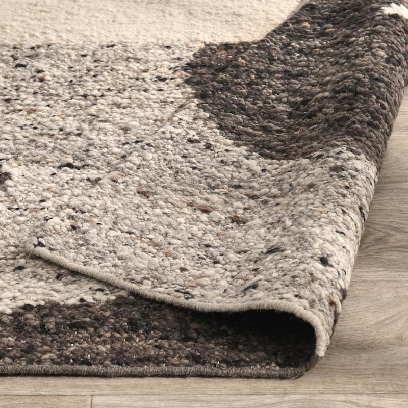 Villa by Classic Home Hesperia Hand Woven Wool Rug