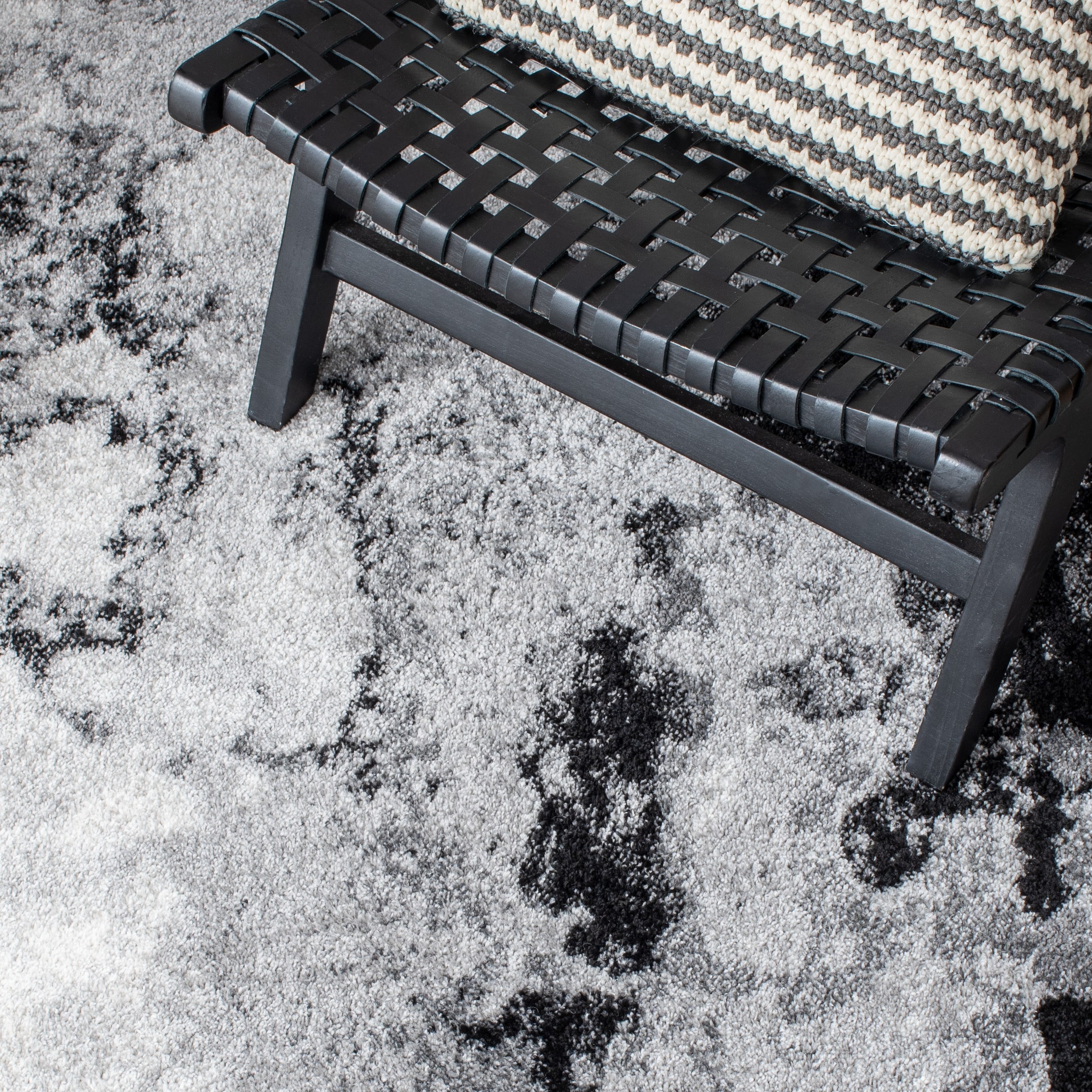 SAFAVIEH Adirondack Cordelia Abstract Glam Rug