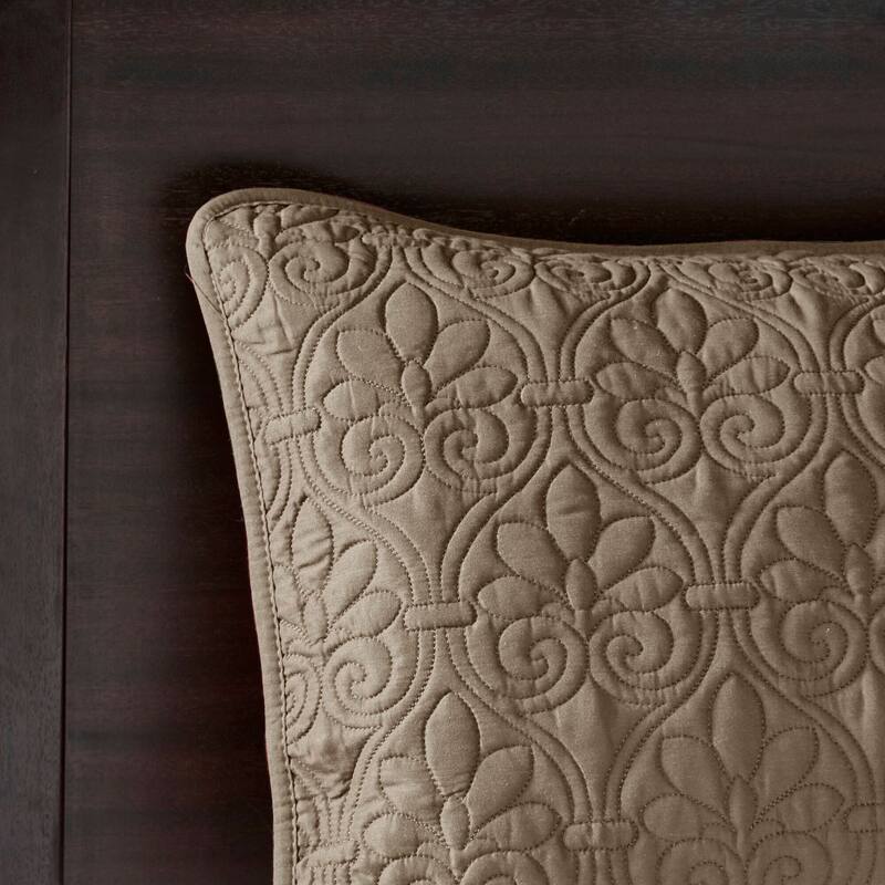 Madison Park Mansfield Reversible Oversized 3-piece Solid Texture Bedspread Quilt Set with Matching Shams