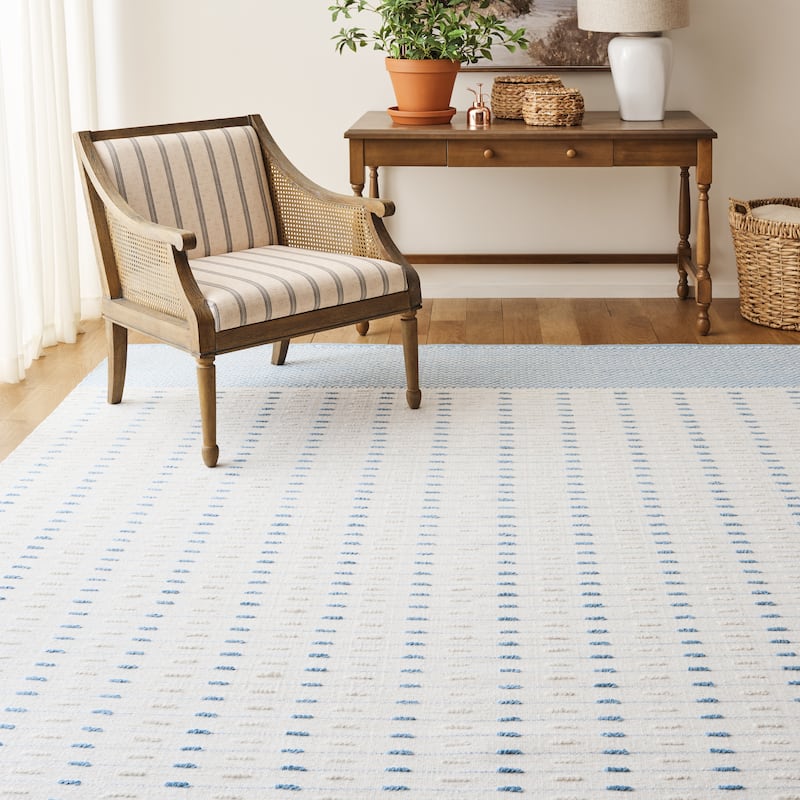 Martha Stewart by SAFAVIEH Handmade Inabat Wool Rug - Light Blue/Ivory - 5' x 8'