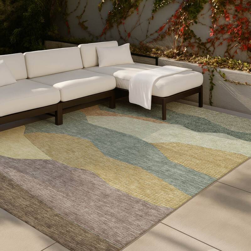 Machine Washable Indoor/ Outdoor Modern Dacono Chantille Rug