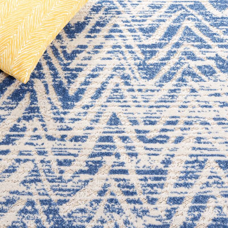 SAFAVIEH Cottage Eibhlis Chevron Waterproof Patio Backyard Rug