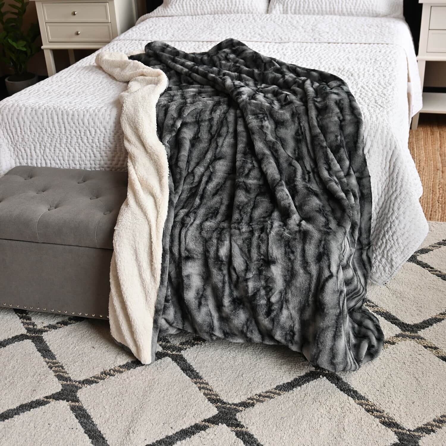 Shop LC HOMESMART Cozy Faux Sherpa Breathable Ultra Soft Blanket Bed Bath Beyond 40381427