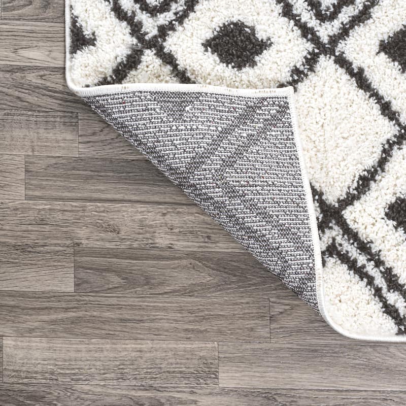 JONATHAN Y Sura Moroccan Diamond Shag Area Rug