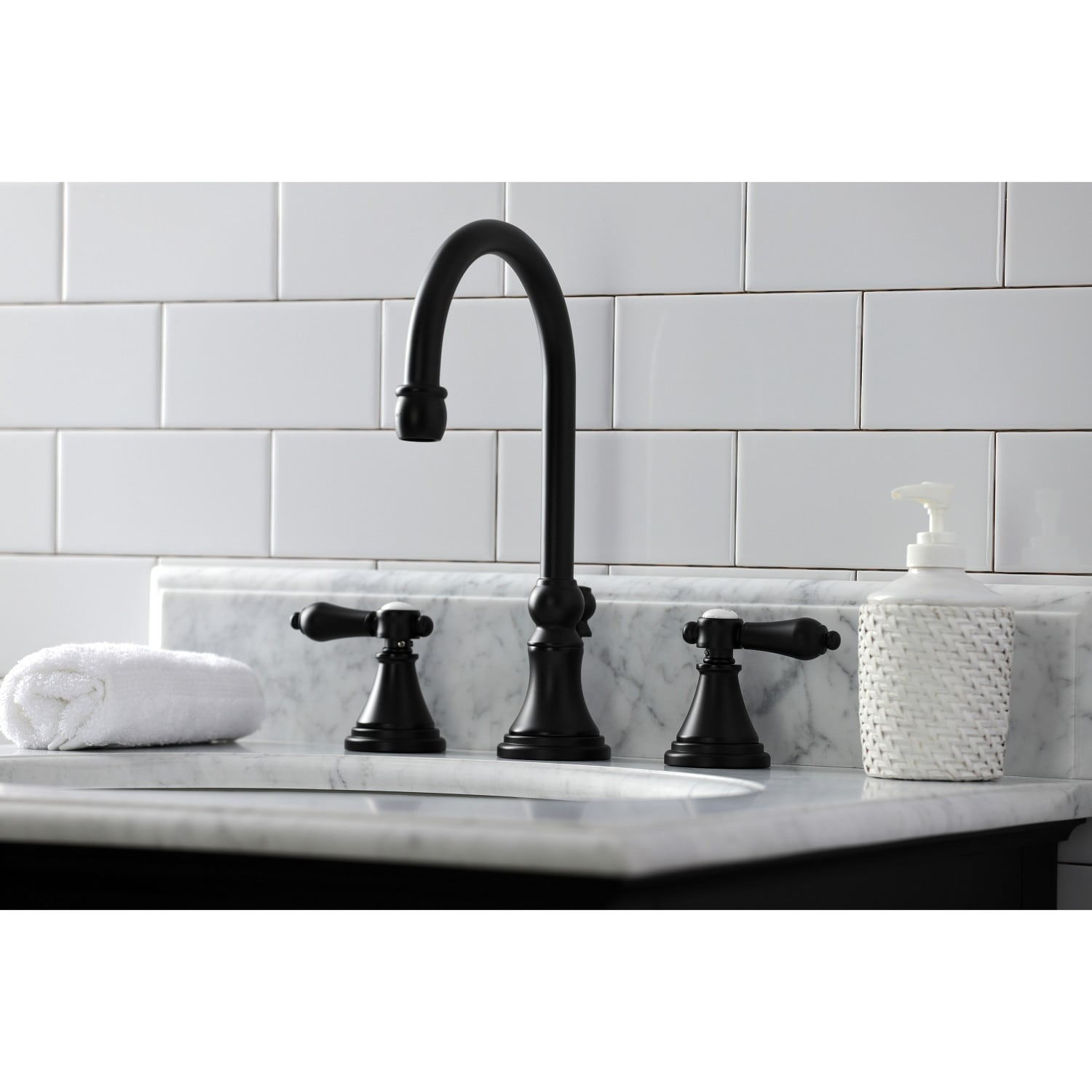 Kingston Brass Heirloom 8 in. Widespread Bathroom Faucet
